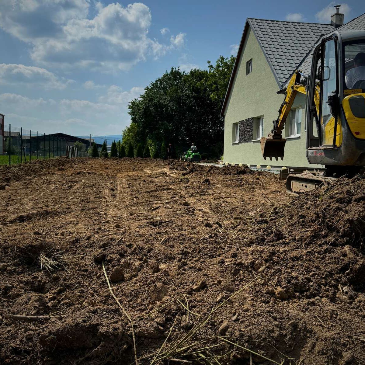 Profesionálne terénne úpravy vo Zvolene od Dream Garden – vyrovnanie pozemku, modelácia terénu