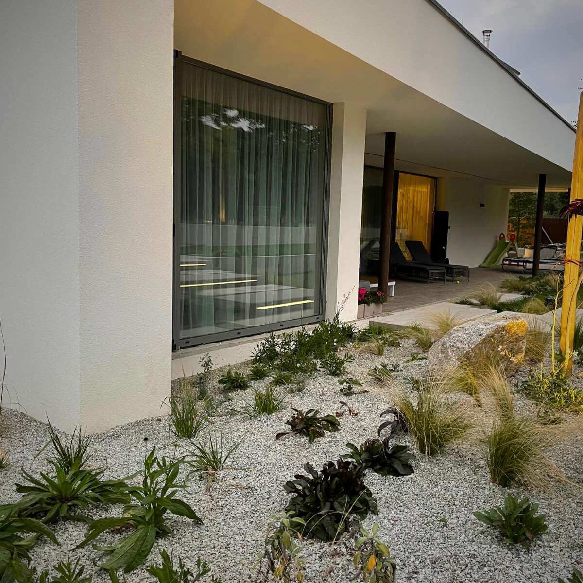 Professional planting of plants in a modern garden in Višňové by Dream Garden