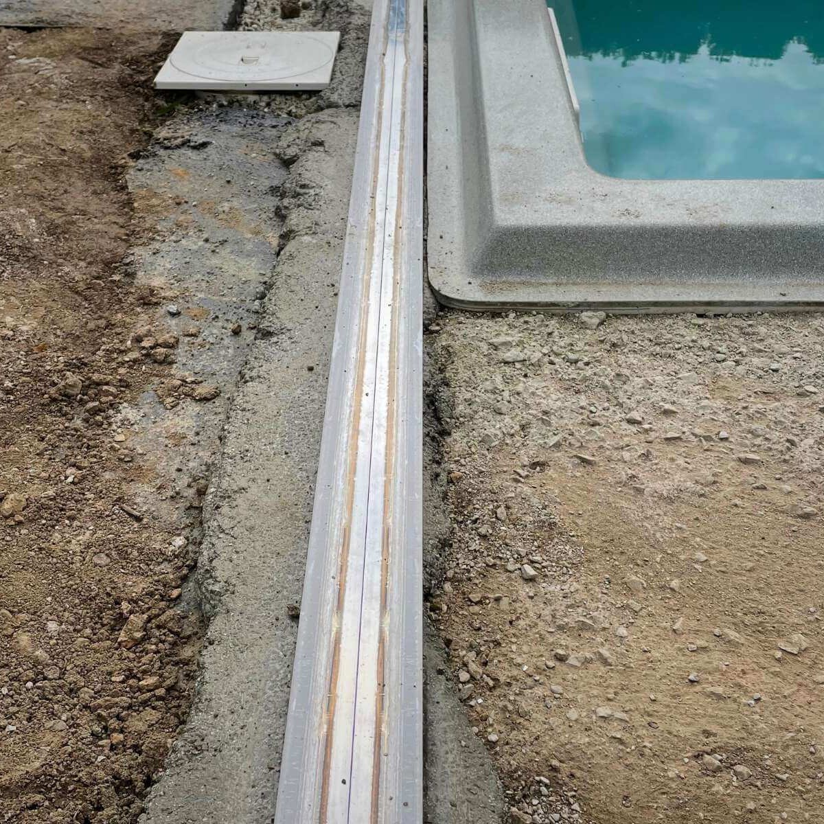 Installation of a movable pool cover from Dream Garden - professional installation of a safe and aesthetic pool cover
