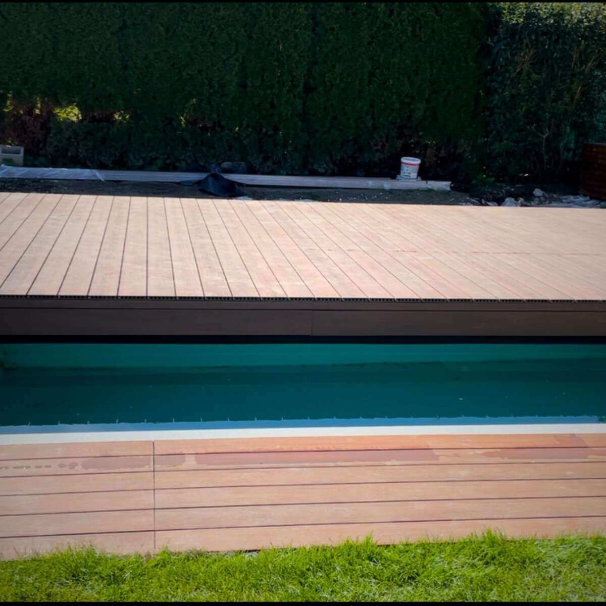 Pool with movable cover from Dream Garden - a modern outdoor pool with a safe and aesthetic cover