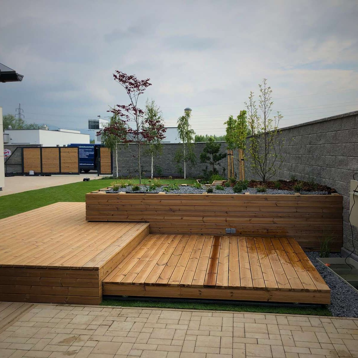 Dizajn modernej terasy od Dream Garden – návrh exteriérového priestoru na relaxáciu