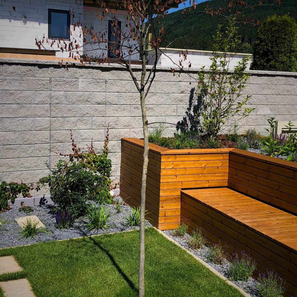 Modern garden in Teplička nad Váhom by Dream Garden - comprehensive exterior design with Hunter automatic irrigation system