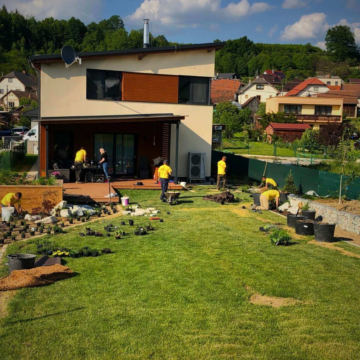 Garden construction in Trnové by Dream Garden - comprehensive garden design with landscaping, planting of ornamental plants and trees, raised beds with LED lighting