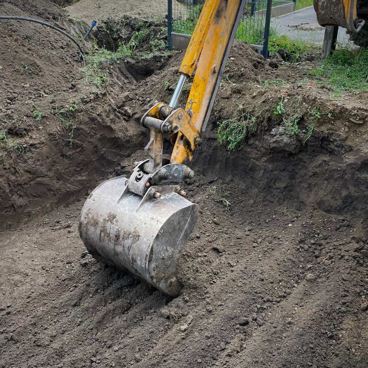 Dredging and earthworks in the garden from Dream Garden - preparation of the terrain for the implementation of the exterior