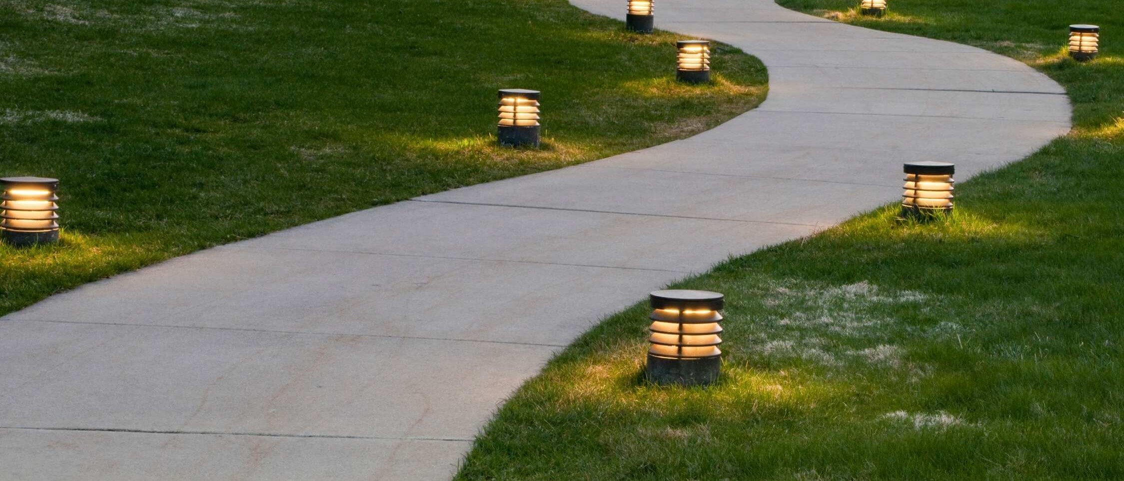 Construction of sidewalks – preparatory work, laying interlocking paving stones and surface treatment
