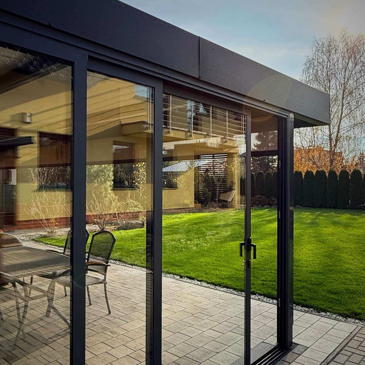 Pohľad z pergoly na záhradu od Dream Garden.