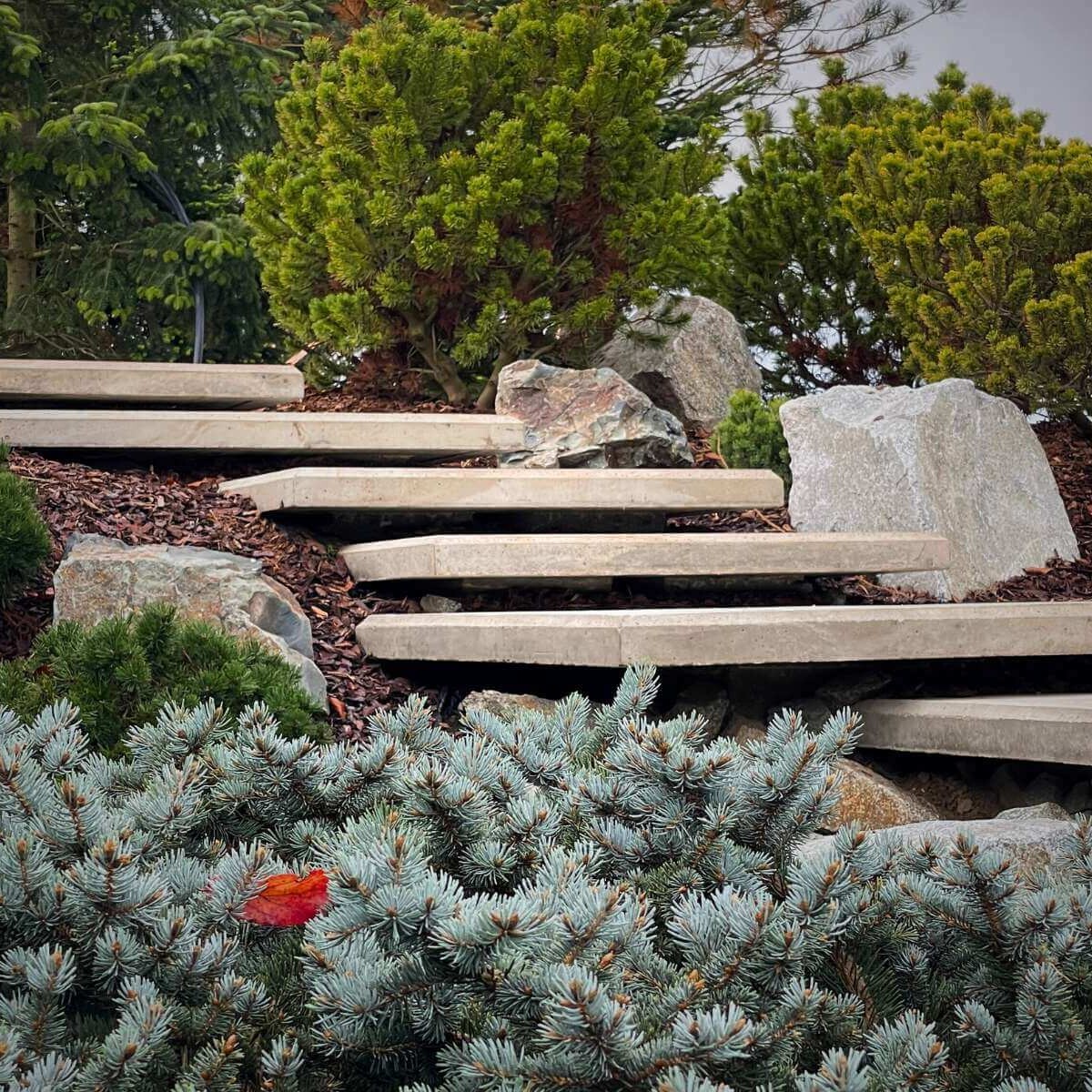 Flying stairs in a modern garden by Dream Garden - a design element made of individual concrete steps for a visually light and modern exterior look