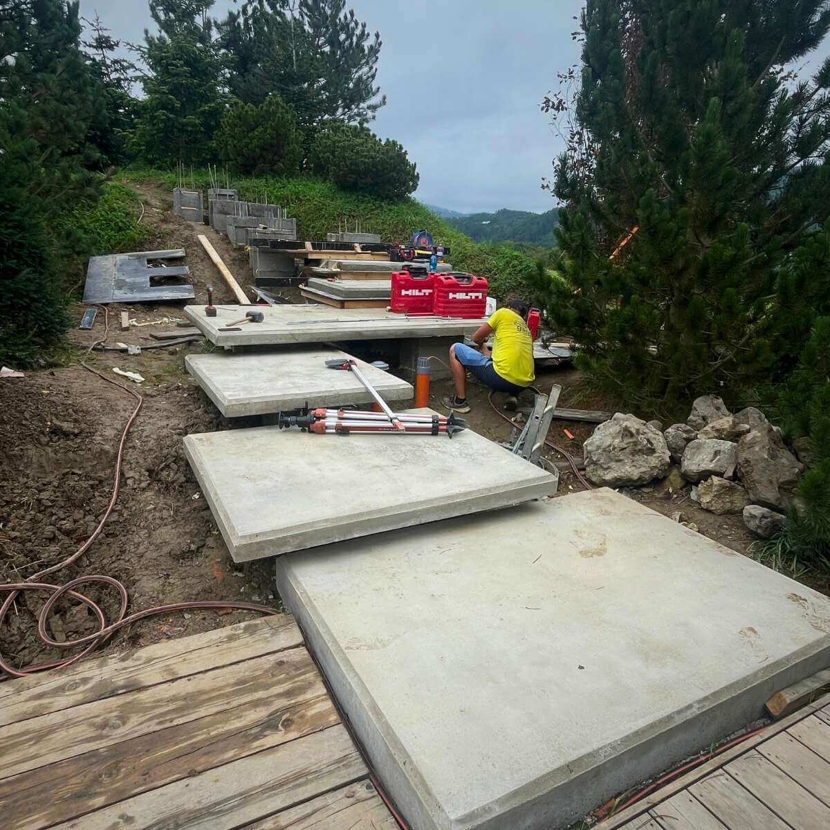 Implementation of concrete slabs in a modern garden by Dream Garden