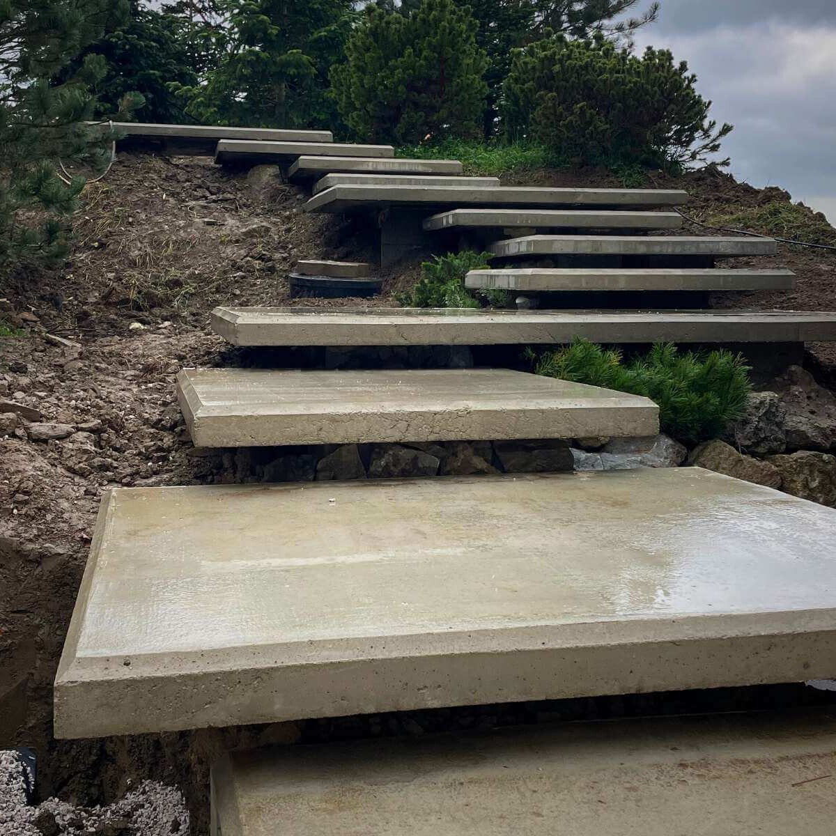 Schellevis concrete slabs in a modern garden from Dream Garden – large-format exclusive paving with a traditional Dutch look