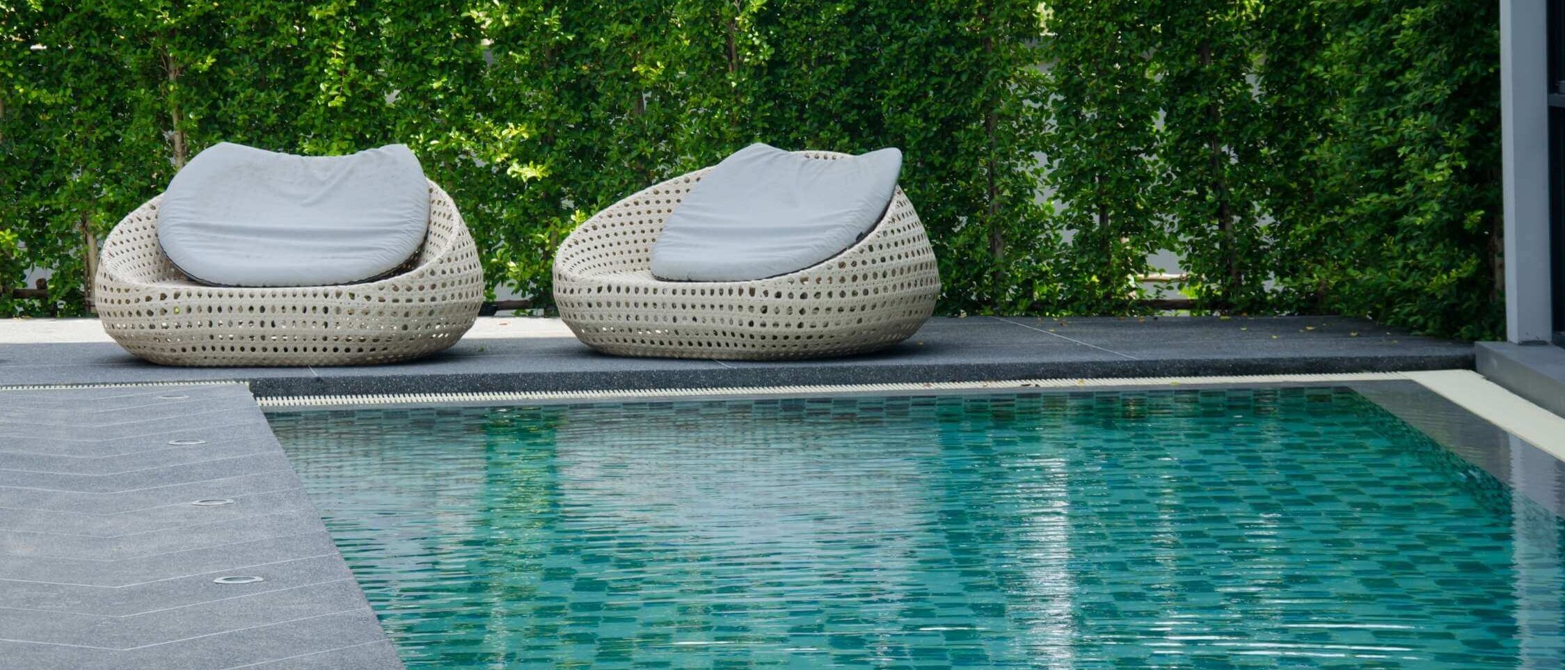 Záhradný bazén realizovaný spoločnosťou Dream Garden – moderný dizajn a profesionálna montáž