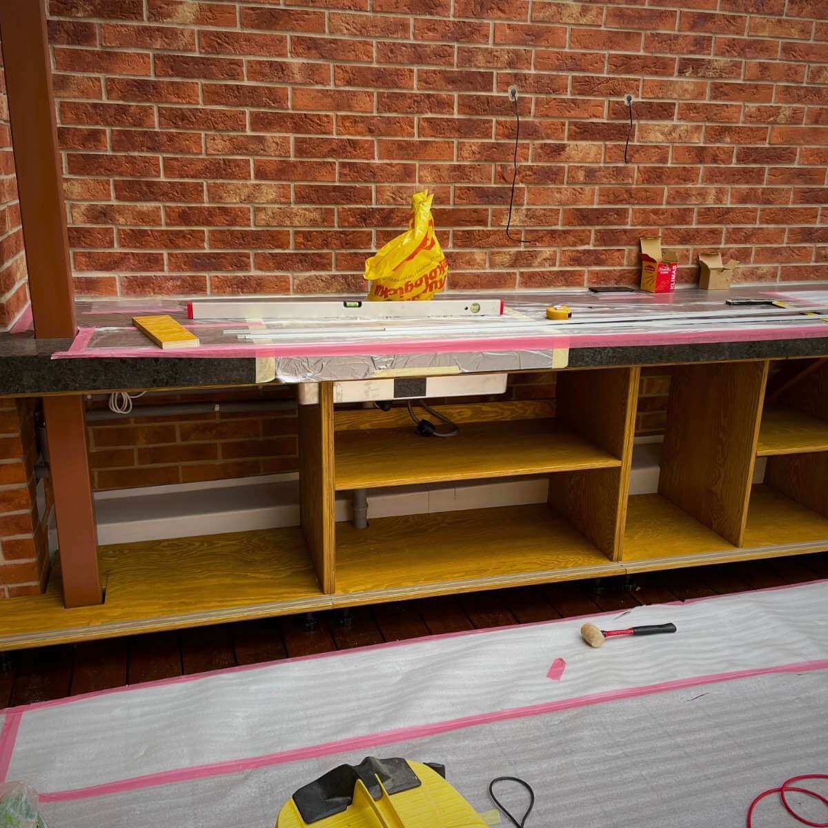Preparation of an outdoor kitchen unit from Dream Garden - installation of the supporting structure