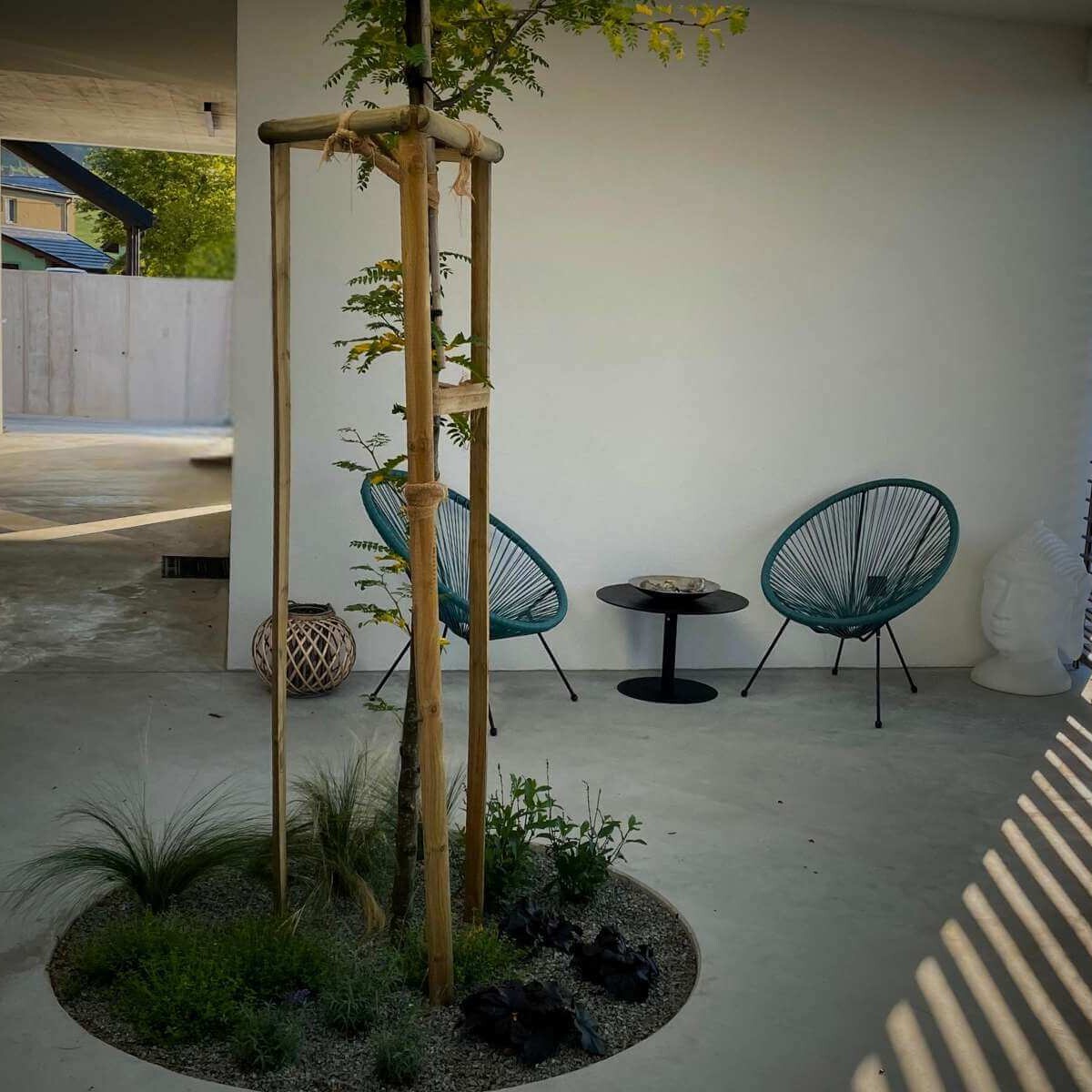 Exterior design in Višňové by Dream Garden - modern Schellevis concrete stairs with backlighting,